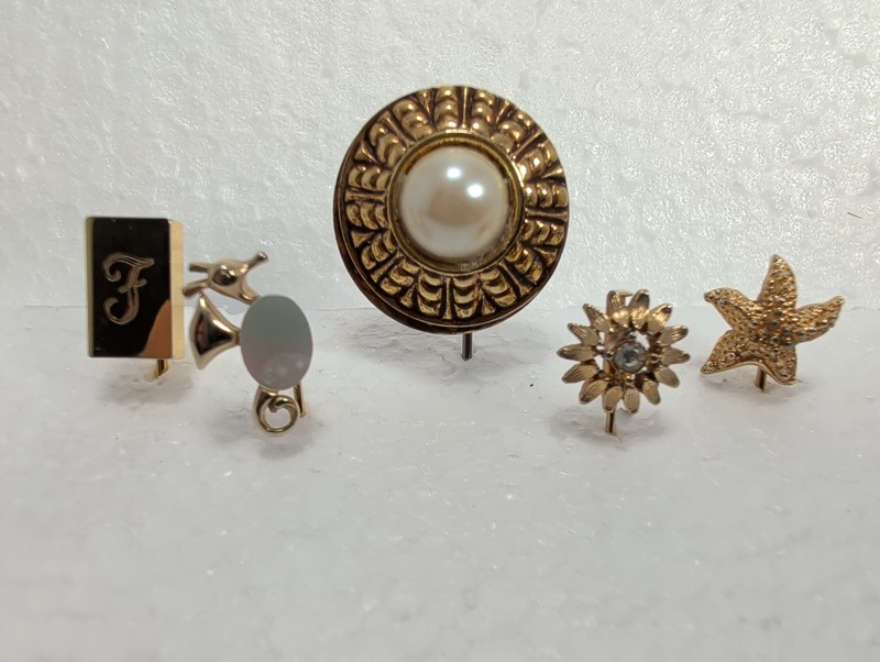 5 Vintage hat pins 1940s To 1970s SEAHORSE, DAISY, STARFISH, MONOGRAM F, & ROUND