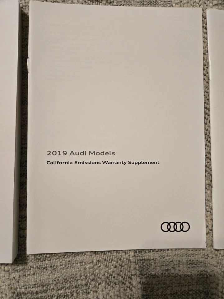 2019 AUDI Q5 OWNER MANUAL BOOKS SET WITH CASE OEM SERVICE AND WARRTY GUIDES - Image 3 of 4