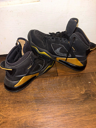 Jordan Air Jordan Mars 270 Mid Top Sneakers Black/Gold BQ6852-007