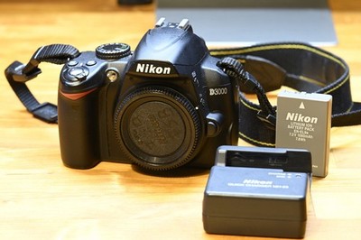 Nikon D D3000 10.2MP Digitalkamera - Schwarz