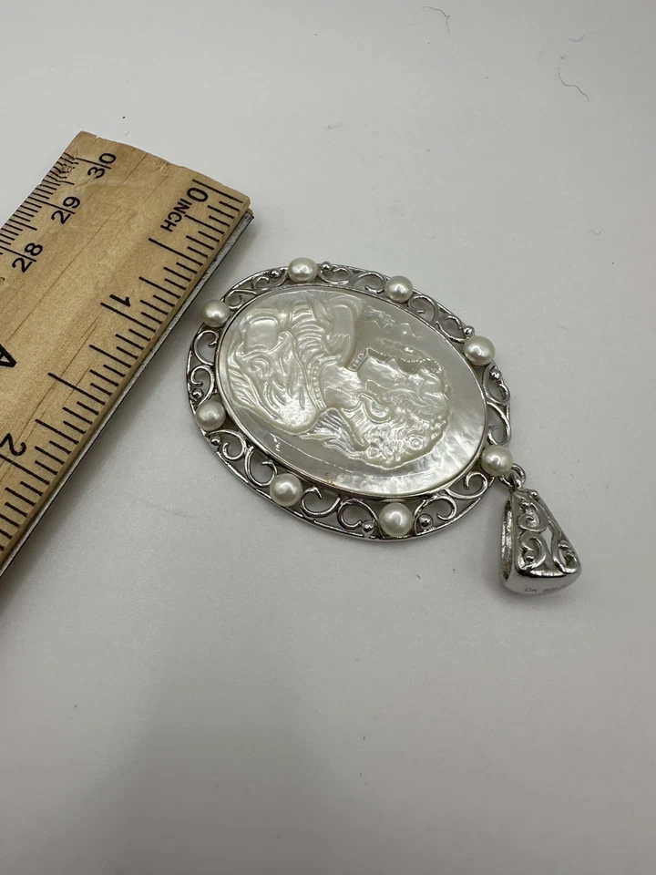WHITE MOTHER-OF-PEARL&CULTURED FRESHWATER PEARL, RHODIUM OVR SILVR CAMEO PENDANT - Image 4 of 4