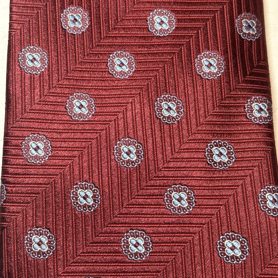 Corbata Ermenegildo Zegna roja medallón geométrico corbata hecha en Italia seda 59” x 3,5” Foto 4 de 4