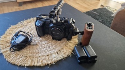 Blackmagic Pocket Cinema Camera 4K mit Cage