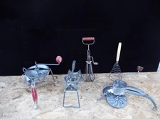 Lot of old vintage kitchen utensils "puree press, moulinex.. See Photos 