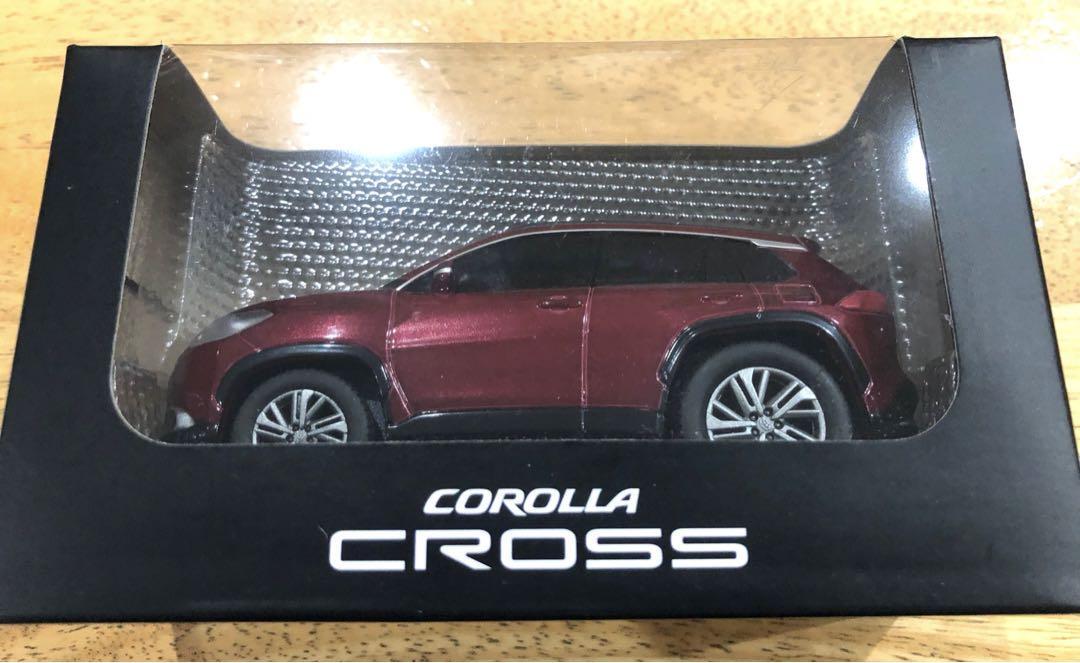 Toyota Corolla Cross Pull Back Car 1/43 Scale Miniature Red