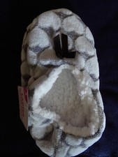 Ladies Fuzzy  Warm Gray  White Hearts Slipper Socks Sizes 4-9.5