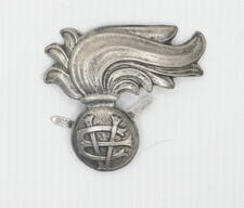 WW1 Riproduzione Fiamma per Copricapo dei Carabinieri Reali con Insegna VE