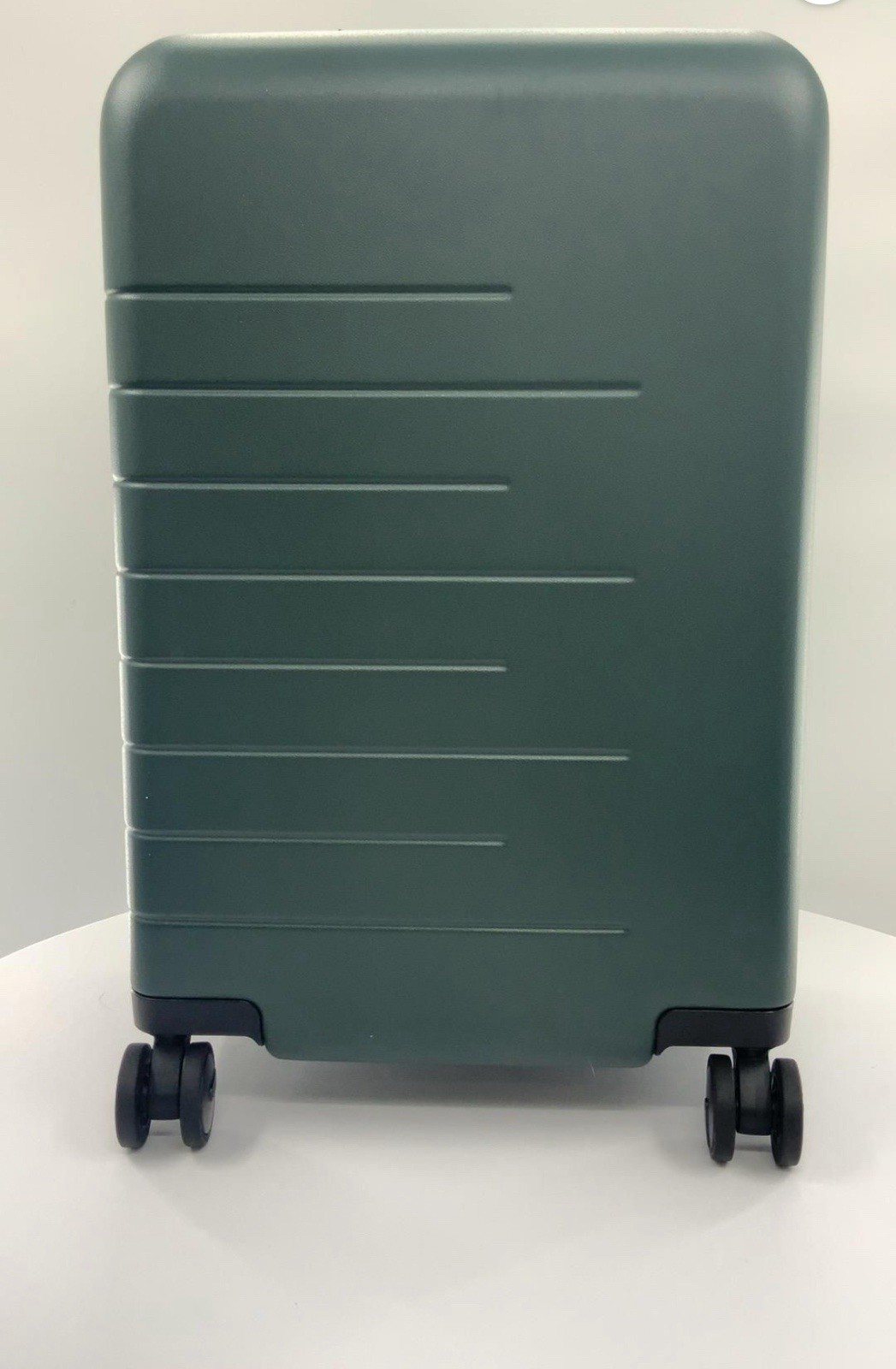 Quince  Carry-On Suitcase Dark Green 21&rdquo; Travel Luggage Ha