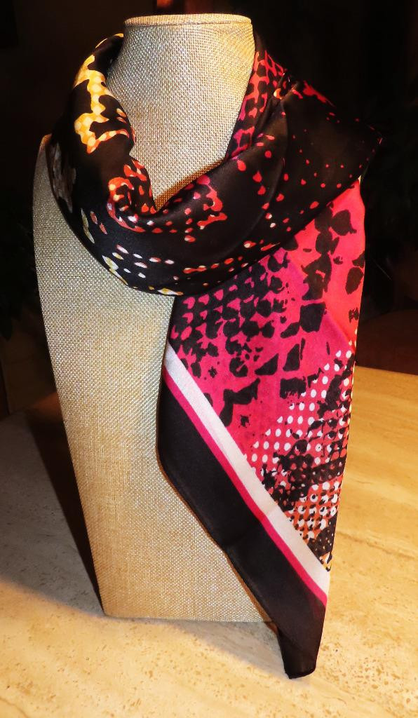 STUDIO square scarf. Python print; pink black whi… - image 5