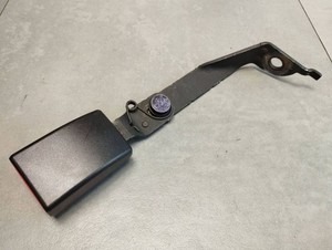 BMW 7 G11 G12 2016 Gurtschloss hinten 7356625 CAX36529