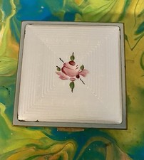 Ancienne boîte à poudre art déco Elgin American Compact - rose peinte guillochée