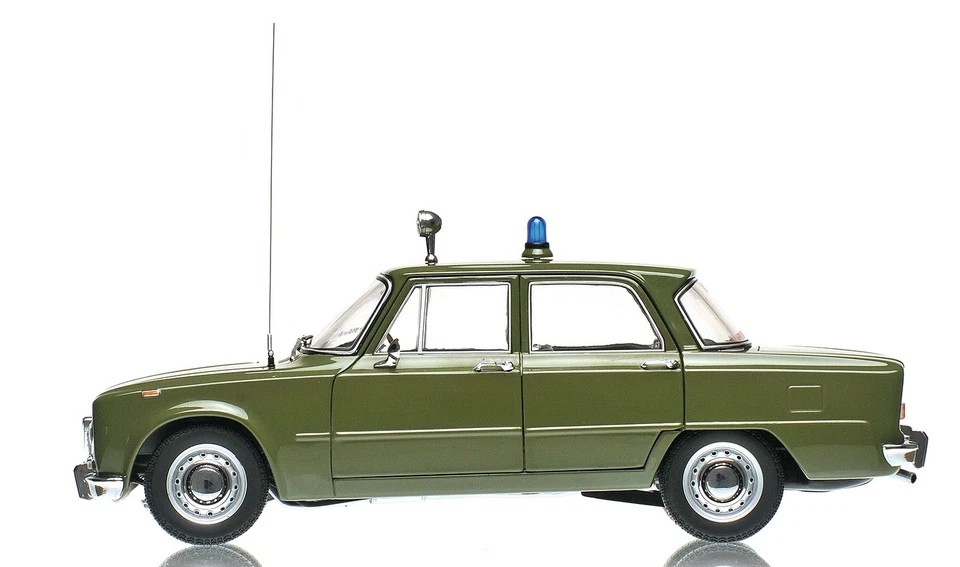 Minichamps 1:18 ALFA ROMEO GIULIA SUPER 1600cc CARABINIERI 1970 VERDE-183120991 - Immagine 2 di 4