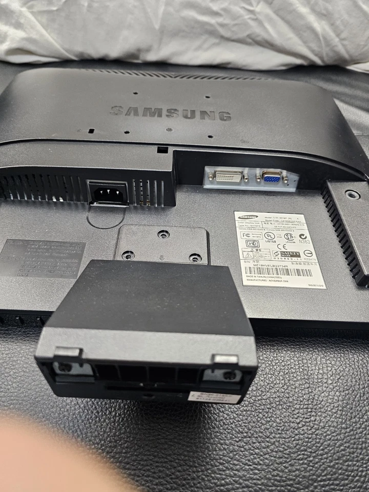 Samsung SyncMaster 910T 19 «TFT LCD плоскопанельный монитор 1280 x 1024, черный - Изображение 3 из 4