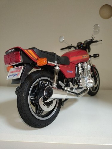 Tamiya 1/6 Scale Honda Cb750F Plastic Model Kit Vintage Motorcycle Kit - Picture 3 of 10