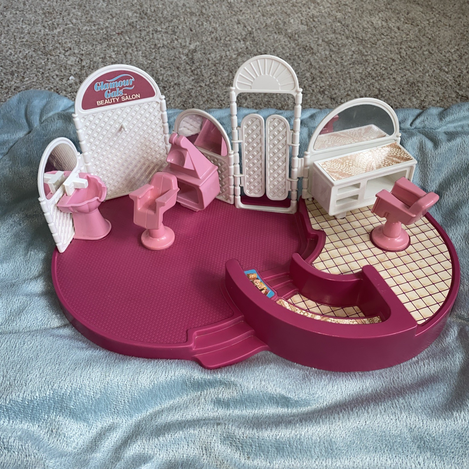 VINTAGE  1982 KENNER GLAMOUR GALS  Beauty Salon Play Set