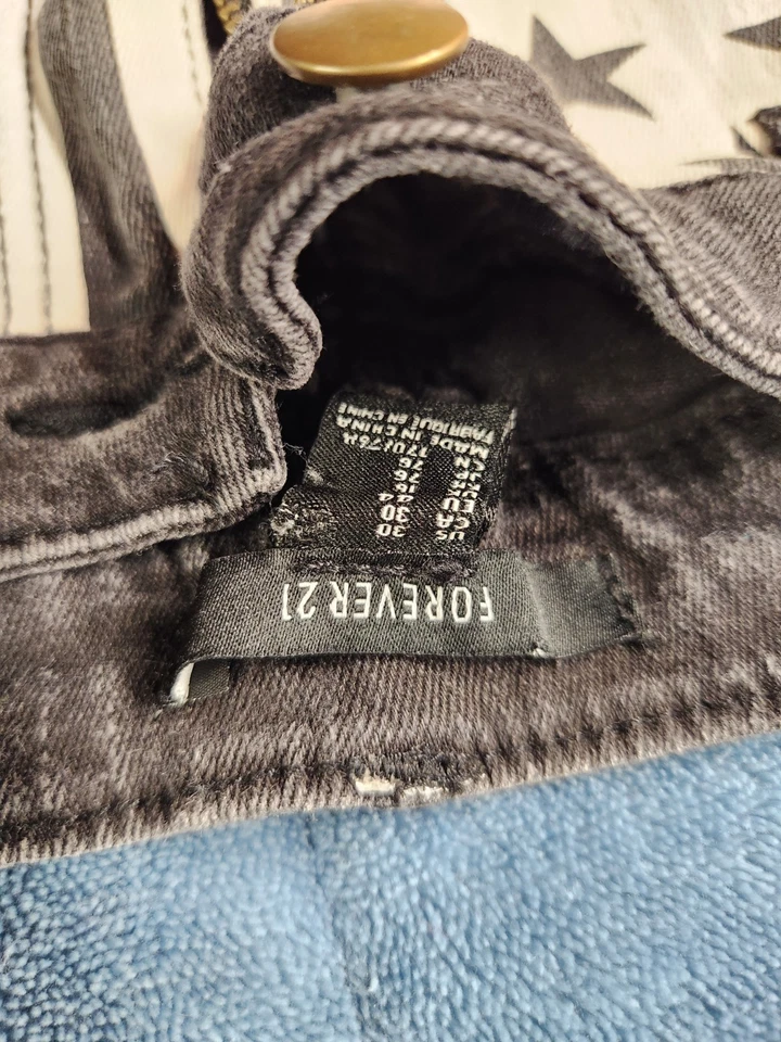 Forever 21 女式牛仔裤黑色和白色星星条纹 30 码 — 第 3/3 张图片