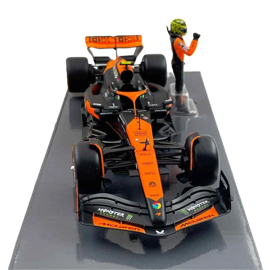 Modellino F1 Bburago 1/24 McLaren MCL38 L. Norris #4 Miami GP 2024 With Pilot - Immagine 2 di 4