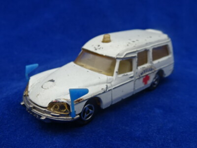 Citroen ds 21 ambulance Majorette 1/65 - Collection