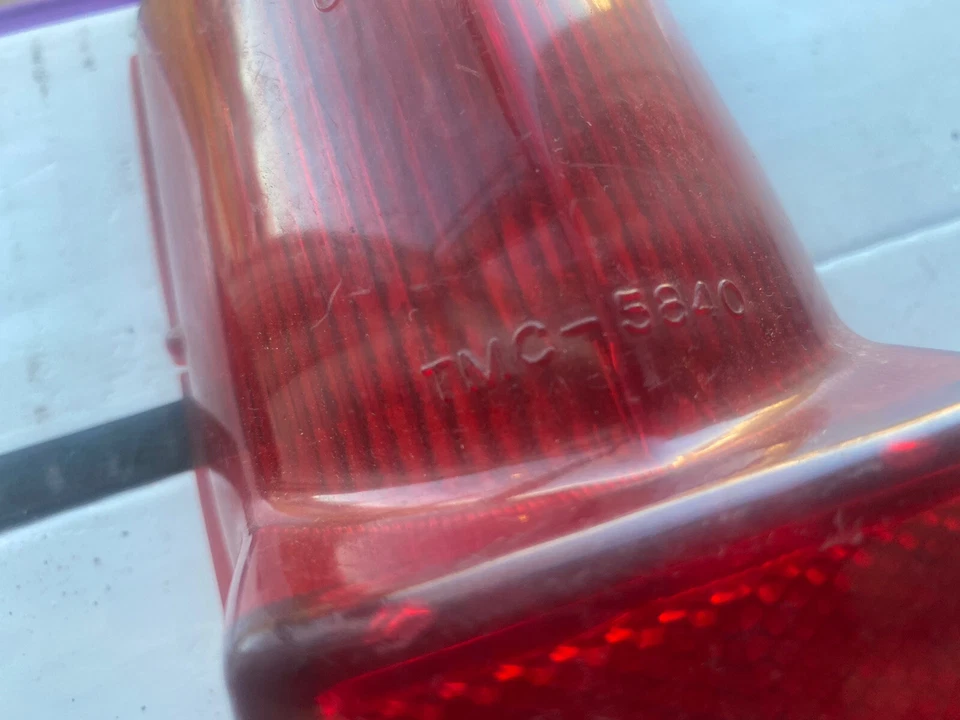 Lente de luz trasera inferior MG MGB 1962 1963 1964 1965 1966 1967 1968 1969 Foto 2 de 4