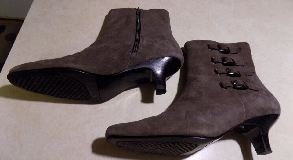 Аэрозоли середины икры лодыжки ботинки 2» котенок каблуки коричневый замши 4 пряжки акценты 8,5 - Изображение 4 из 4