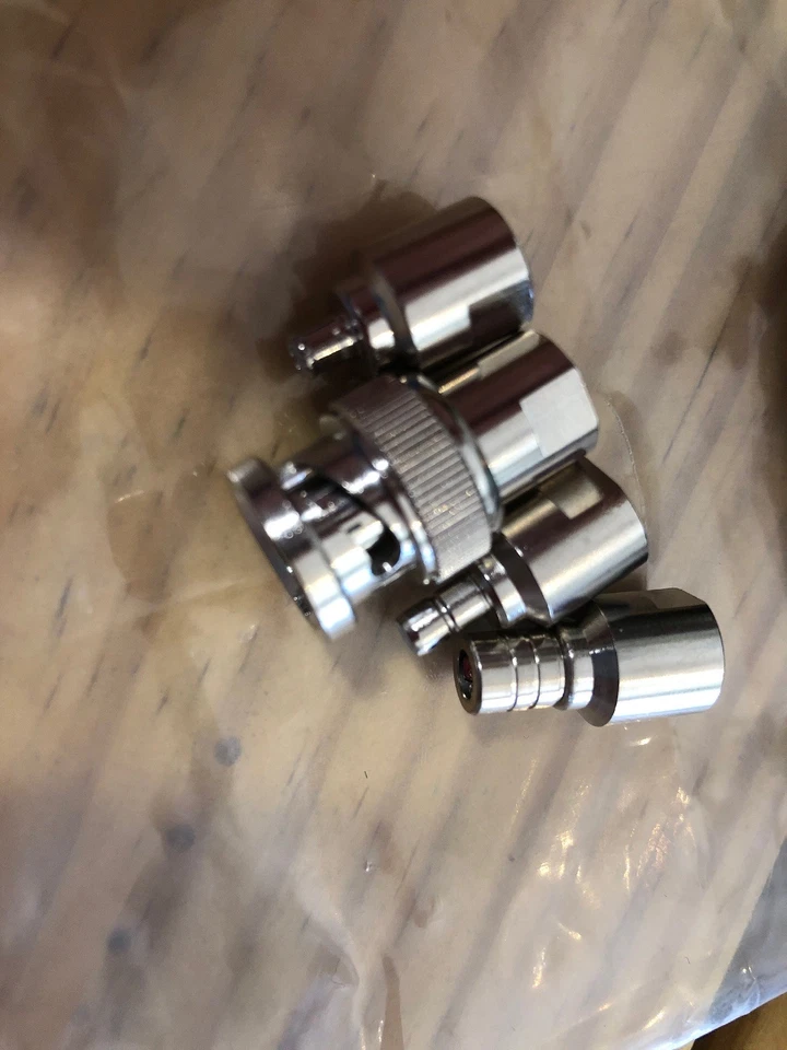 Antena GPS Amplificada Universal Gilsson FME - Cuatro adaptadores incluidos en el kit Foto 4 de 4