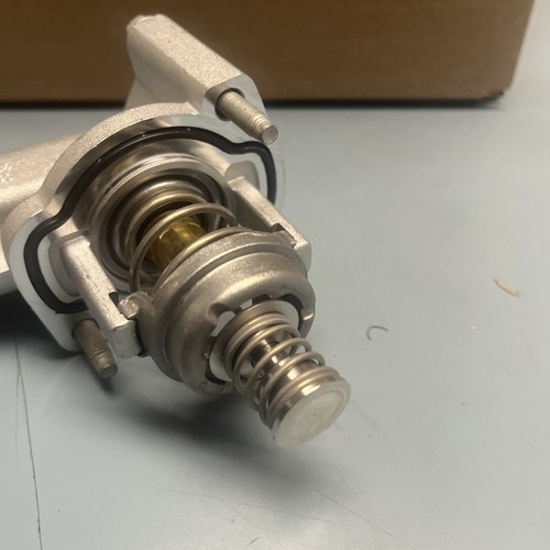 Genuine GM 12678784 Engine Coolant Thermostat and Housing Assembly 3.0L 3.6L LGX - Afbeelding 7 van 7