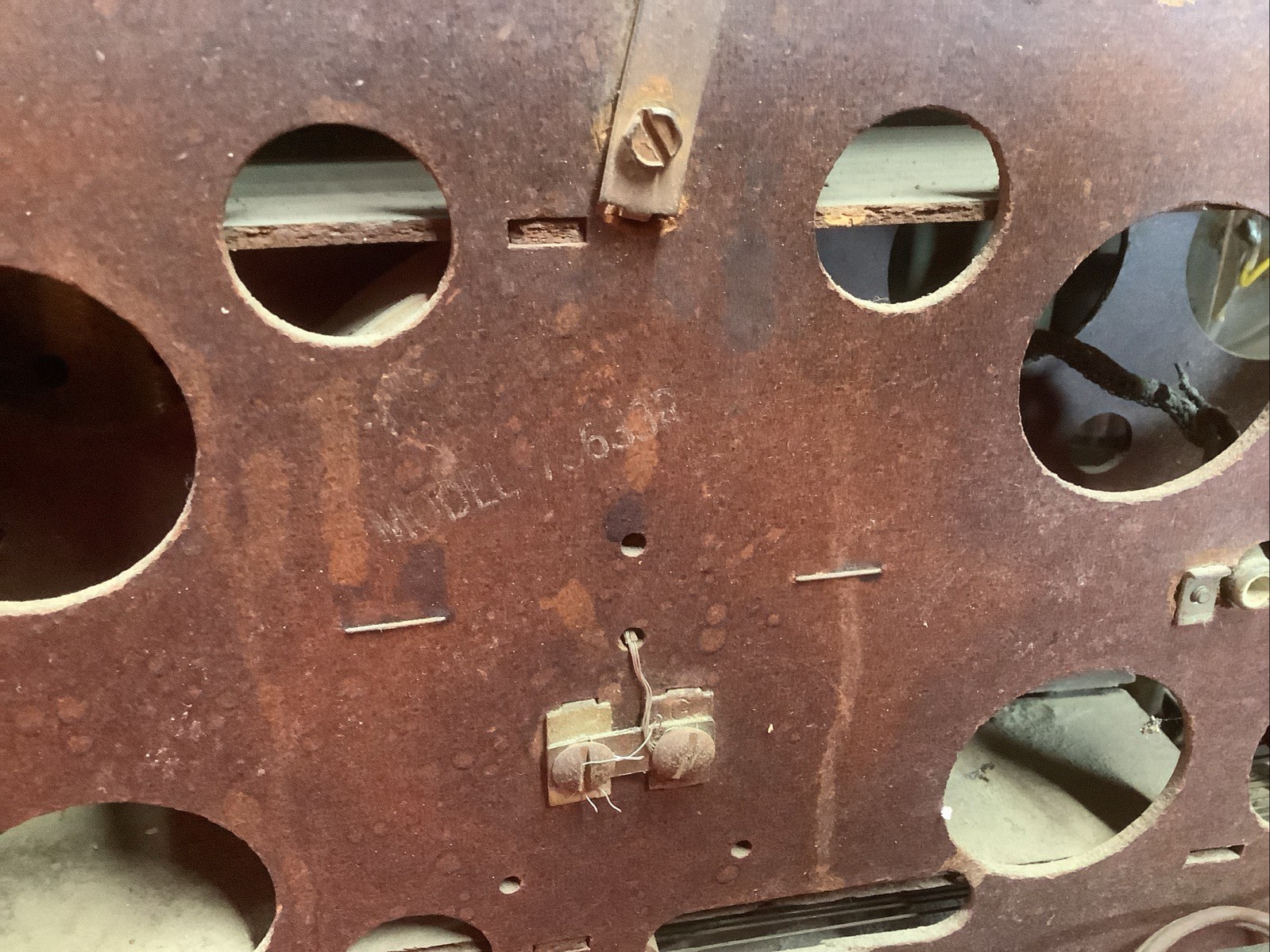 1942 ZENITH RADIO WOOD Model 7S633R Black Dial SW BC Multi Bands Automatic Solid