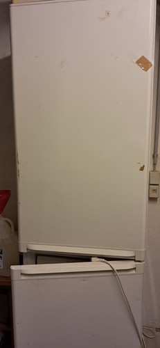 Kühlsch- und Gefrierschrank groß, wahrscheinlich Thermostat defekt