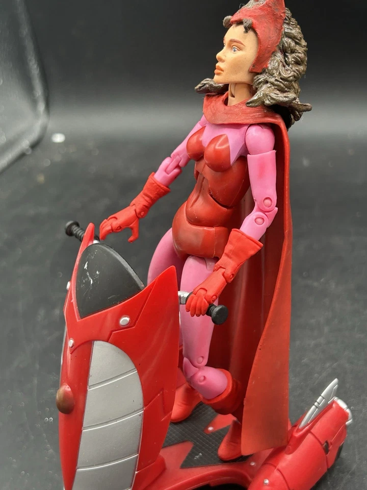 Экшн-фигурка 2006 ToyBiz Marvel Legends Scarlet Witch 6,5 дюйма Wanda Maximoff  - Изображение 3 из 4