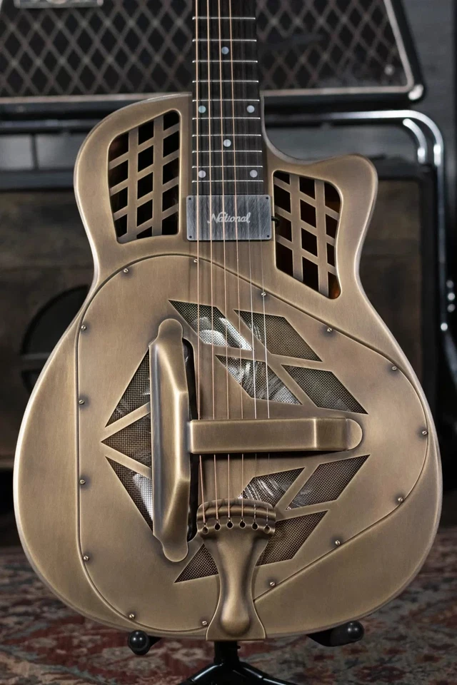 National T-14 Tricone Cutaway, Latão Antigo, Captador Slimline com National Delu - Imagem 3 de 4