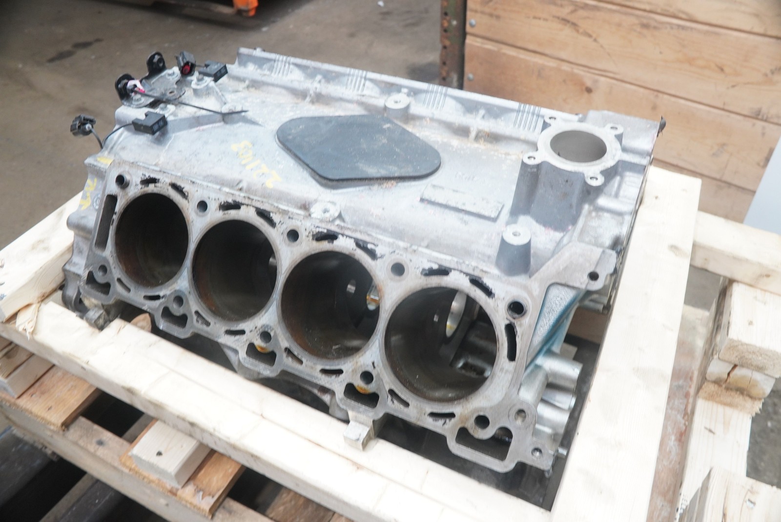 4.3L V8 Engine Motor Bare Block OEM Aston Martin V8 Vantage 2007 *Note*