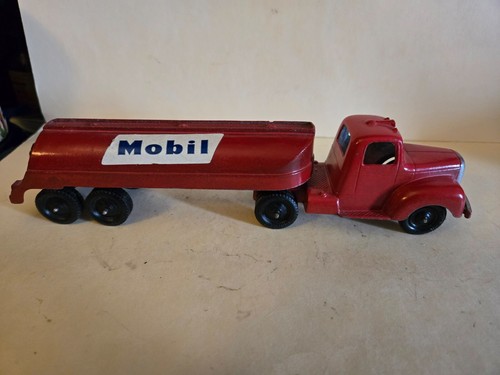 Vintage 1960's Tootsietoy Chevrolet Mobil Tanker Truck - Picture 2 of 7