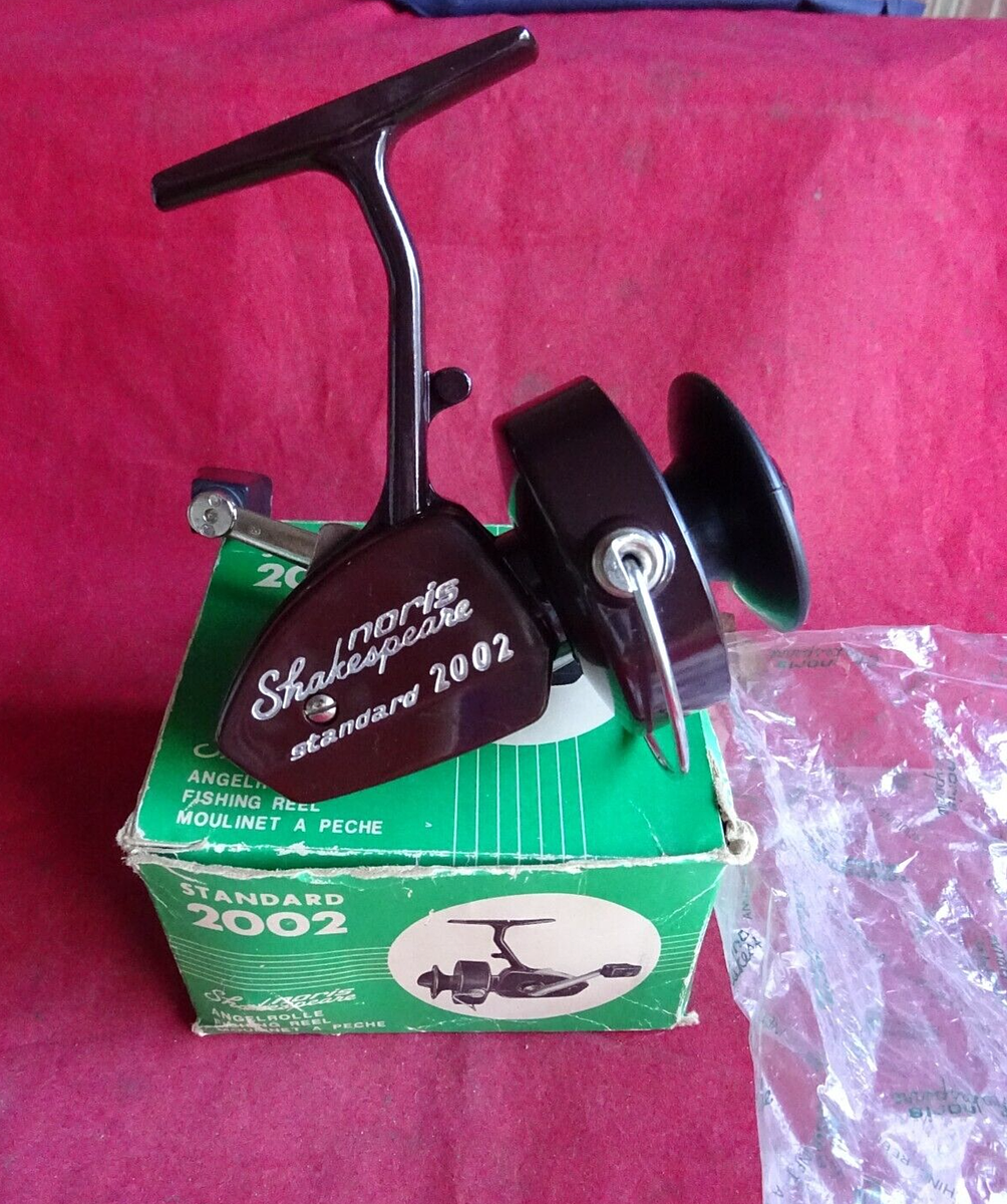 A SUPERB BOXED NORIS SHAKESPEARE 2002 FISHING REEL, RETRO 1960