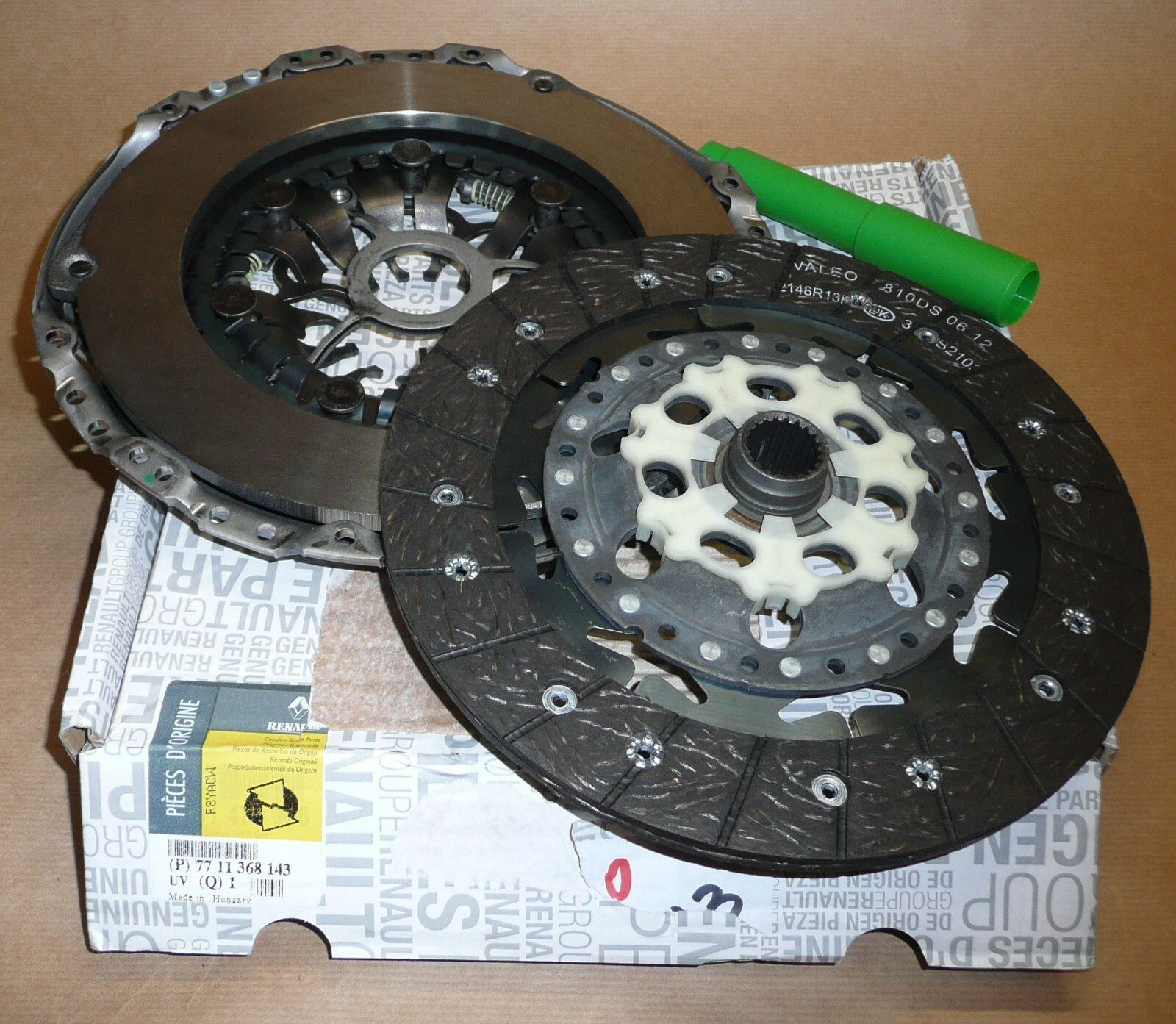 Kit embrayage Renault 2.0 essence Megane II Scenic II OE reference 7711368143