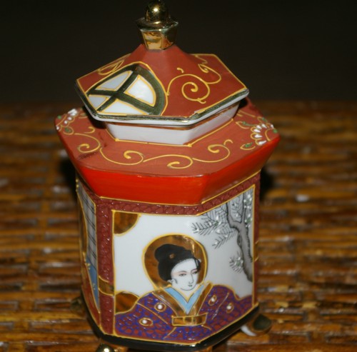 FOOTED MORIAGE 7"T JAPANESE NIPPON VASE URN W LID MADONNA KANNON RAKAN - Picture 3 of 12