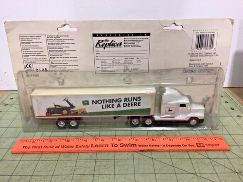 John Deere 1:64 Lawn Care Express semi truck #5814 by Ertl - Picture 3 of 4