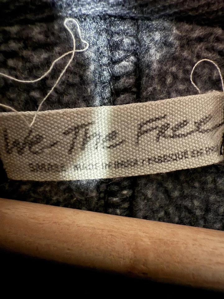 Sudadera con capucha We The Free para mujer mediana envejecida dobladillo crudo pulóver bolsillo canguro Foto 4 de 4