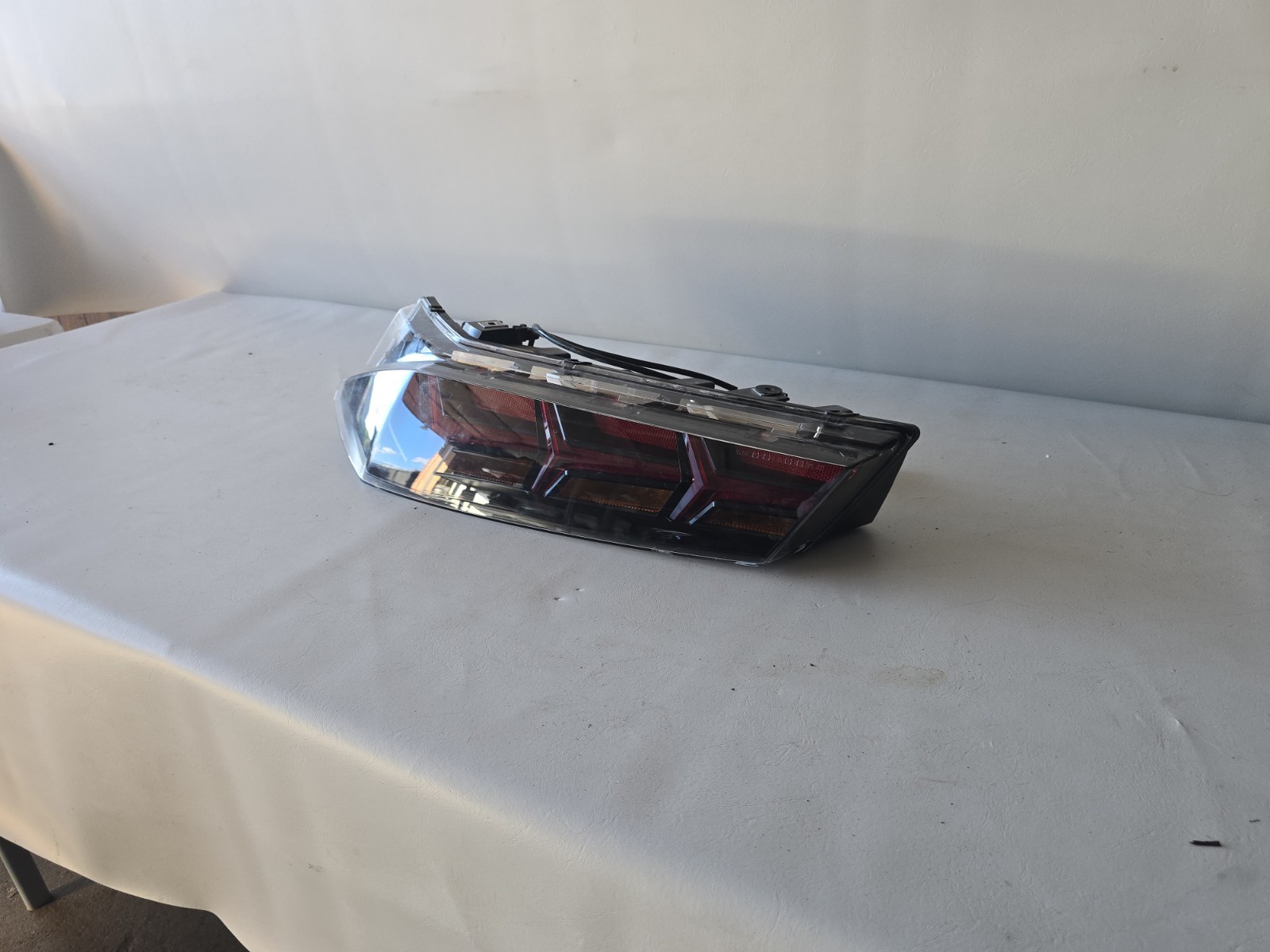 Lamborghini Aventador Tail Light OEM 470.945.095.E 
