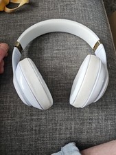 Beats by Dr. Dre Studio 3 Ear-Cup Over the Ear Wireless Headphones - Ice Blue