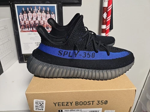 Size 9.5- adidas Yeezy Boost 350 V2 Low Dazzling Blue