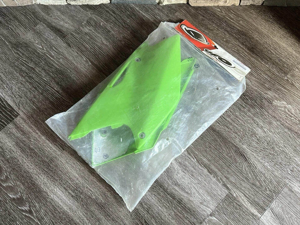 2004-2005 Kawasaki KXF250F or Suzuki RMZ250 Side Panel Set by UFO KA03755021 * - Image 3 of 4