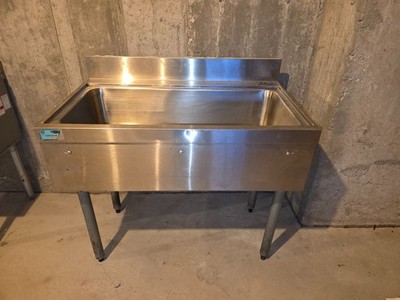 Ice Well Underbar NSF 35'' Wide x 20.5'' Deep x 29.5'' Tall with Back Splash