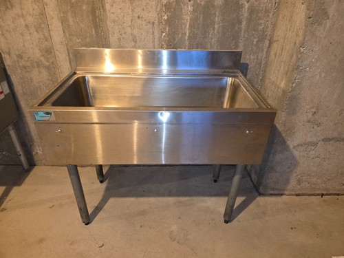 Ice Well Underbar NSF 35" Wide x 20.5" Deep x 29.5" Tall with Back Splash