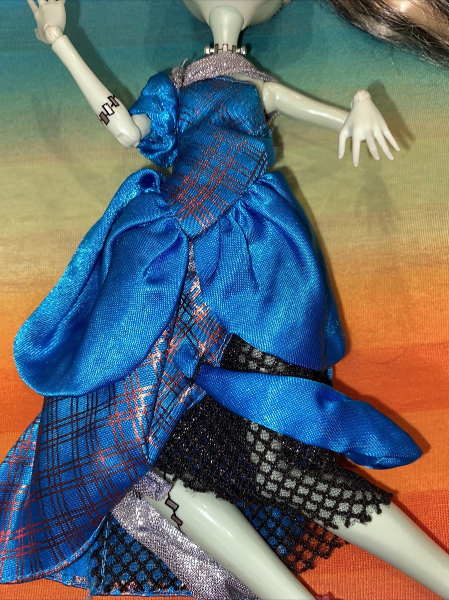Monster High Doll----*Frankie Stein*----Threaderella