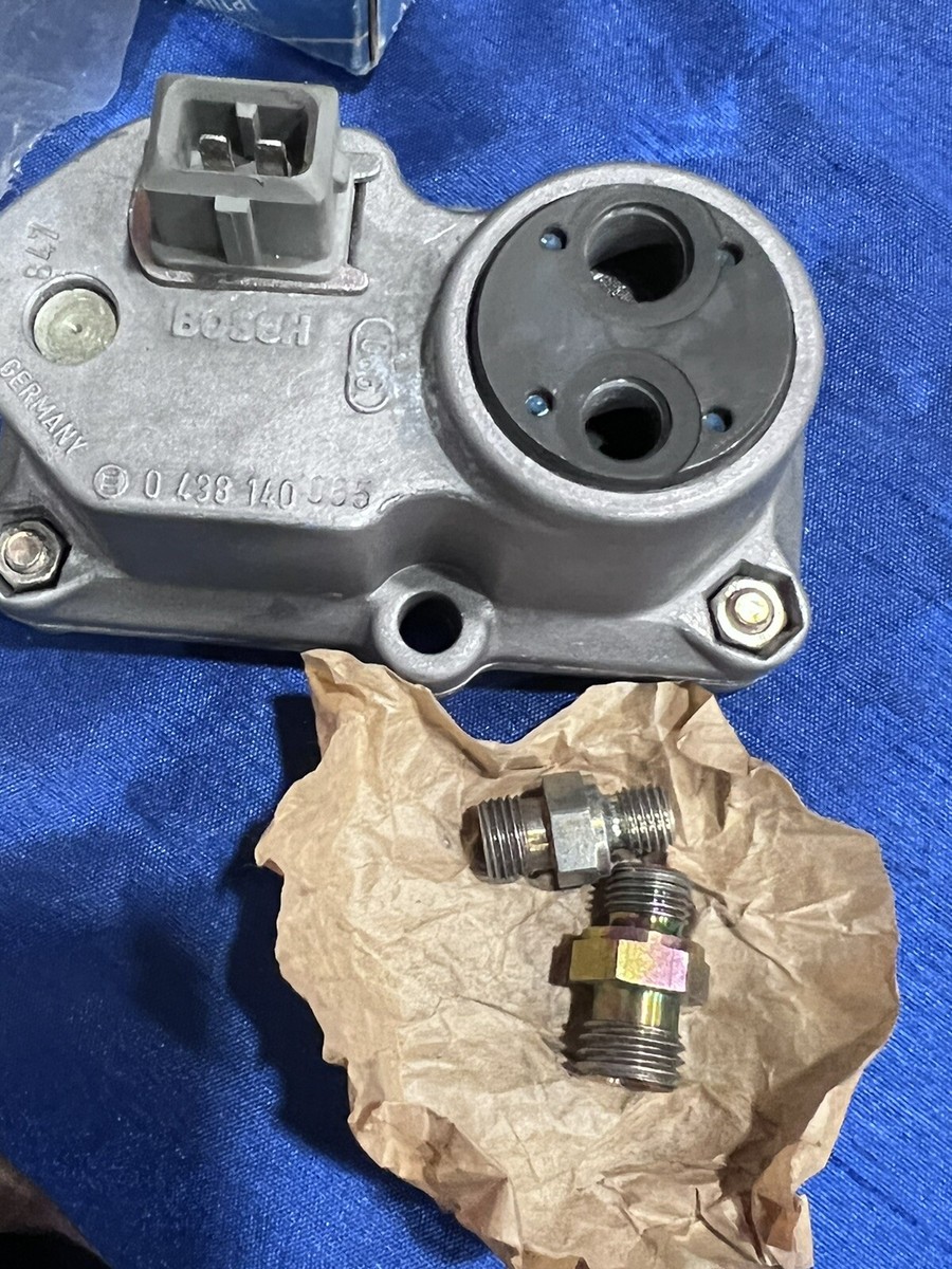 Mercedes-Benz E W124 Relais de pompe à carburant 0065458732 Mercedes-Benz E W124 Relais de pompe à carburant 0065458732