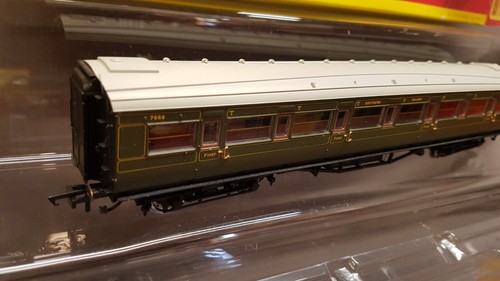 HORNBY R4298B/ R4299B S.R MAUNSELL CORRIDOR COACHES 7666/5141 EXCELLENT BOXED - Picture 10 of 14