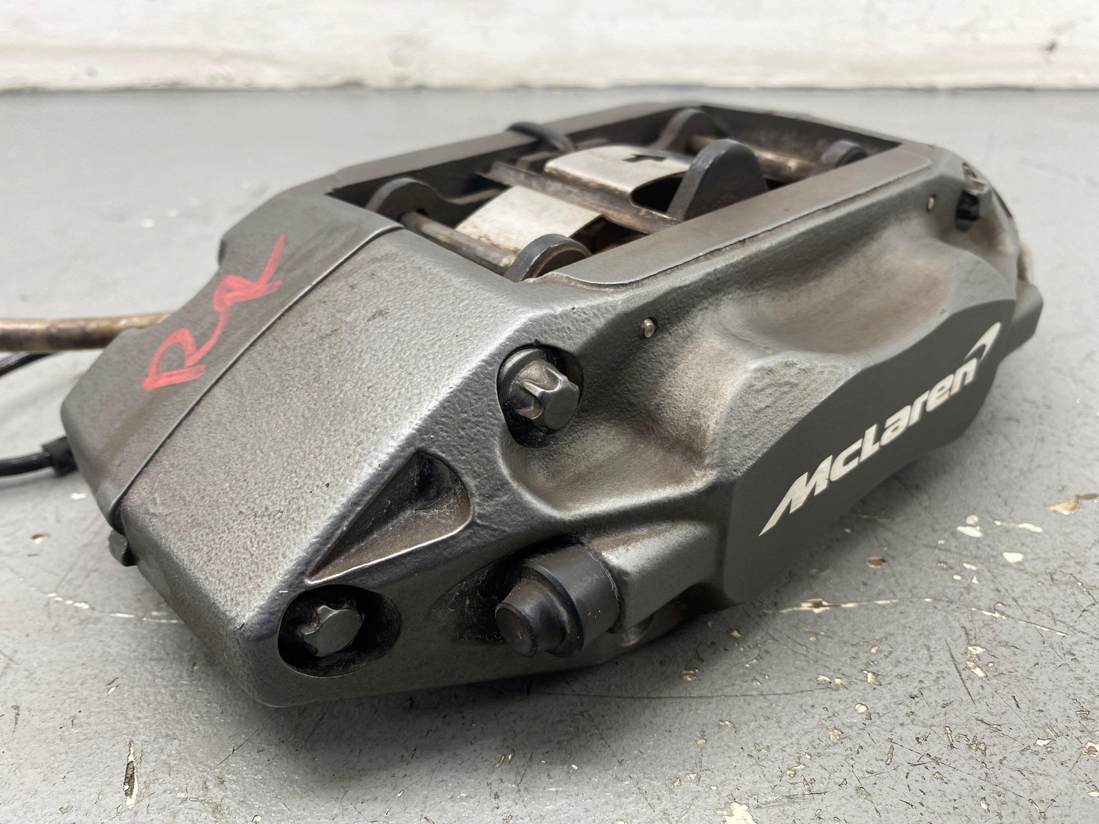 2020-2023 MCLAREN GT REAR RIGHT BRAKE CALIPER GREY OEM 2021 2022