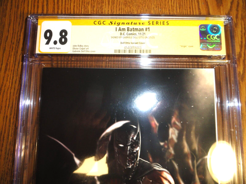 I Am Batman #1 RARE Gold Dell'Otto Signature CGC 9.8 NM/M SS Virgin 1st Print DC - Picture 3 of 4