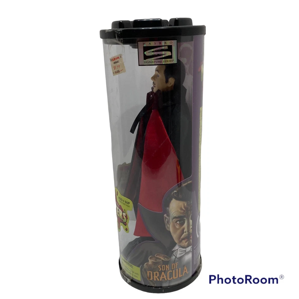 Son of Dracula Universal Studios Monsters Hasbro Signature Series New Base Moves - Image 4 of 4