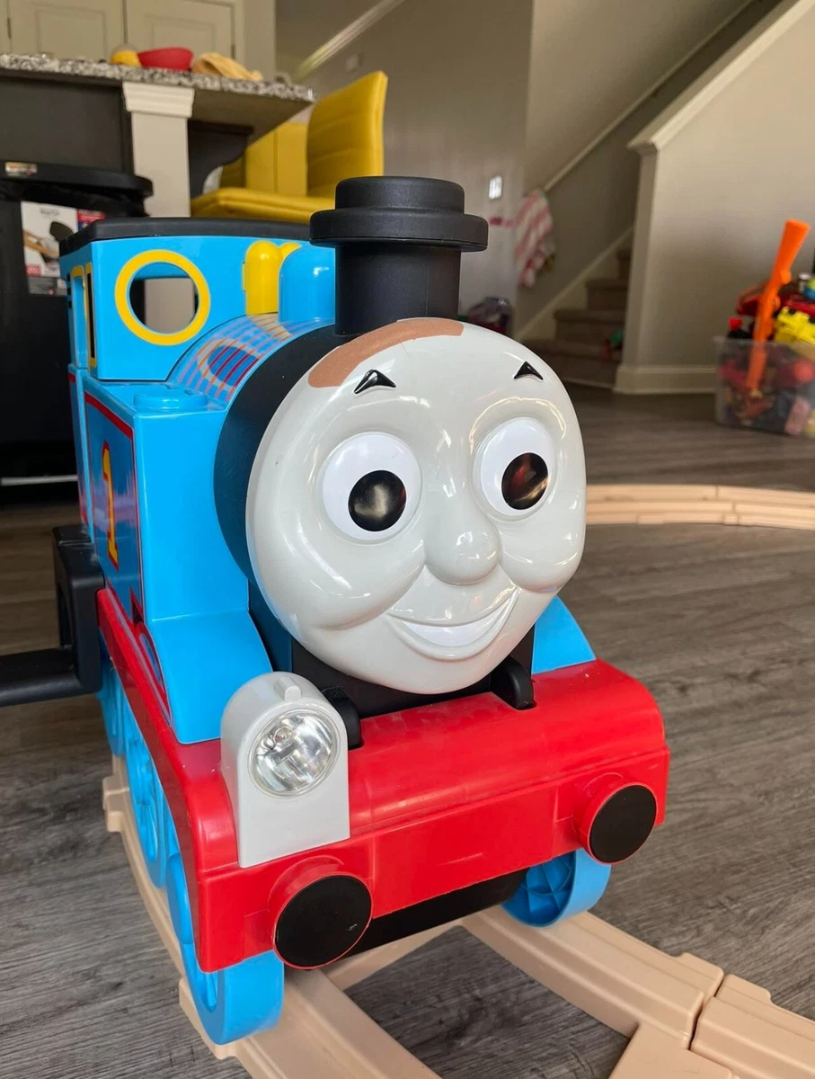 Thomas tank ride on train and sales track set